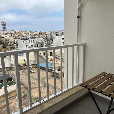 F10 Room 3, Private Room Two Single Beds Shared Bathroom In Shared Flat Msida Exterior photo