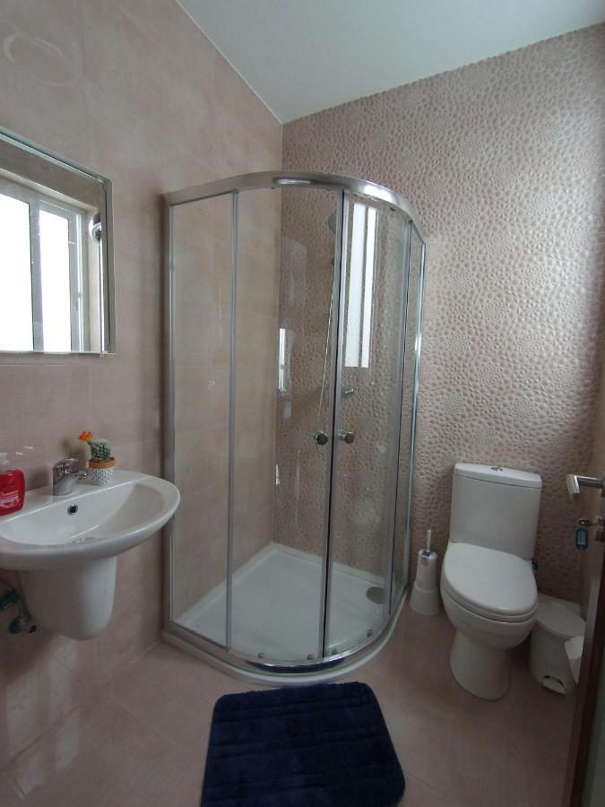 F10 Room 3, Private Room Two Single Beds Shared Bathroom In Shared Flat Msida Exterior photo