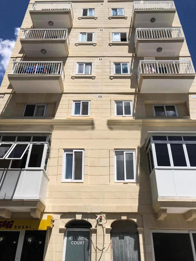 F10 Room 3, Private Room Two Single Beds Shared Bathroom In Shared Flat Msida Exterior photo