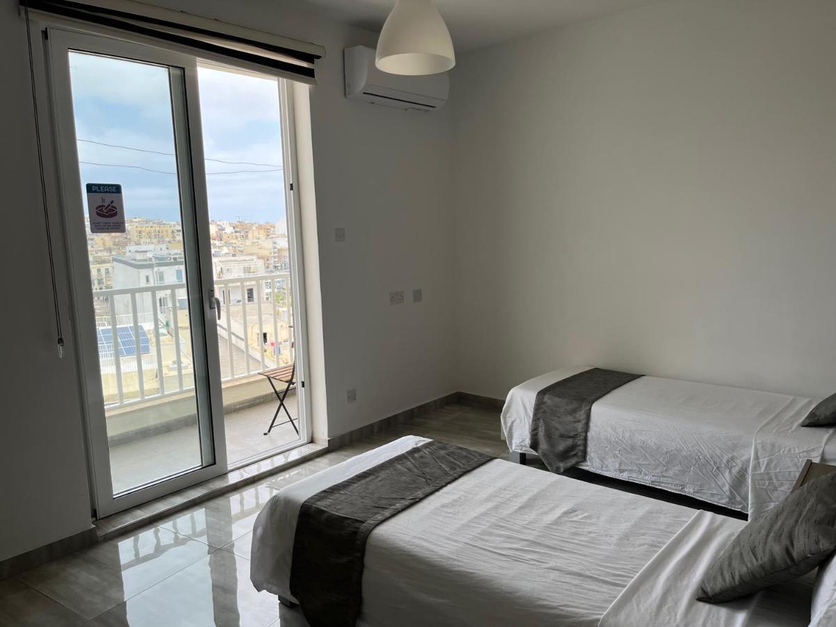 F10 Room 3, Private Room Two Single Beds Shared Bathroom In Shared Flat Msida Exterior photo