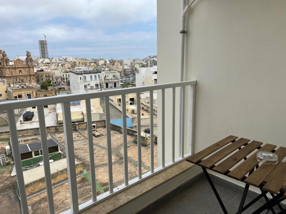 F10 Room 3, Private Room Two Single Beds Shared Bathroom In Shared Flat Msida Exterior photo